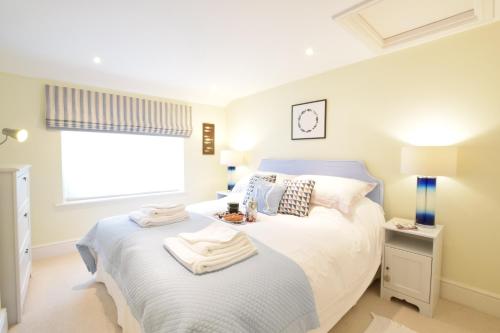 a bedroom with two beds and a window at Pied a Mer, Aldeburgh in Aldeburgh