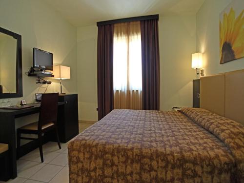 Postel nebo postele na pokoji v ubytování Euro Hotel