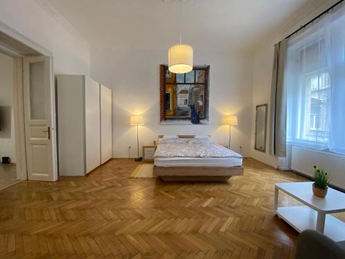 3 Bedrooms- Central Quarter Apartment 1073 Budapest, Akácfa utca kép - 3