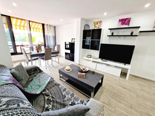 Luxury San Marino apartment & pool view