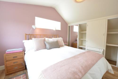 Bramertons Nest, Long Melfordにあるベッド