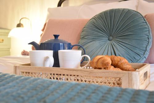 Una cama o camas en una habitación de Rosedene, Rickinghall