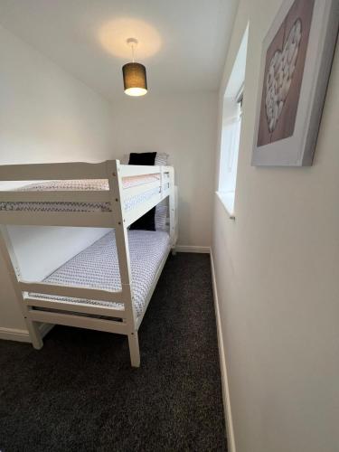 Postel nebo postele na pokoji v ubytování Blackpool Abode - Silver Sands