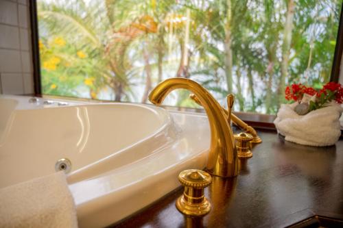 Un baño de Hotel Bakoua Martinique