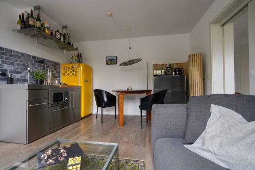 a living room with a couch and a table and a kitchen at Apartment Mini-Loft am Schloss in Raesfeld