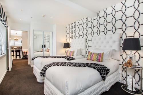 En eller flere senge i et værelse på Regent of Rotorua Boutique Hotel
