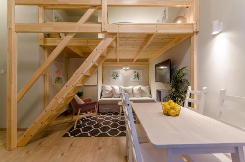 Posteľ alebo postele v izbe v ubytovaní Cosy Studio In Party District AK20S