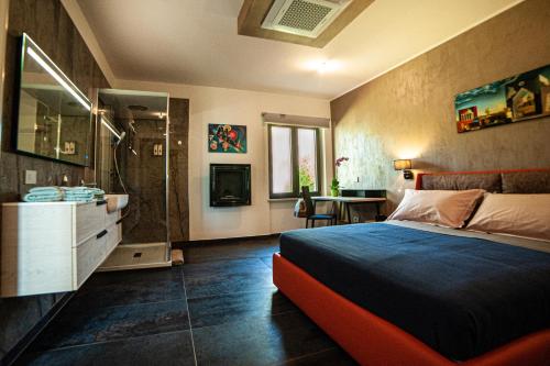 a bedroom with a bed and a bathroom with a shower at Terre Etrusche Guest House-Terme -3 minuti da Viterbo centro in Viterbo