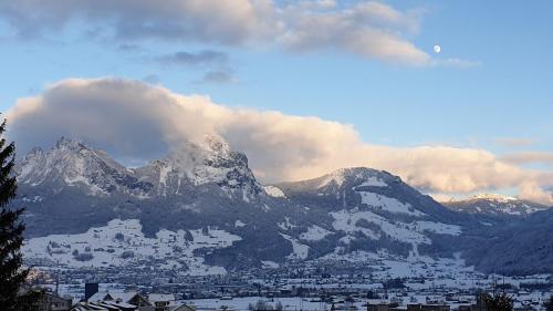 a snow covered mountain with a city in front of it at Ferienwohnung Seesicht in Brunnen