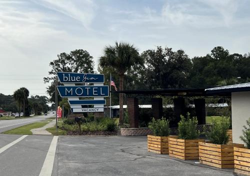 a blue motel sign in front of a building at BlueGem Motel in High Springs