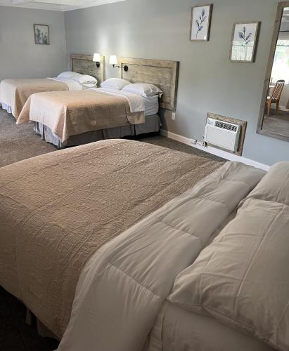 Postel nebo postele na pokoji v ubytování BlueGem Motel