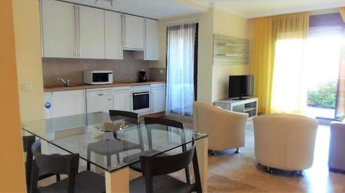 Apartamento espacioso con piscina muy tranquilo y jardines cercano a la playa