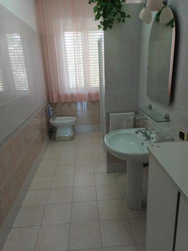 a bathroom with a sink and a toilet at La CASA degli IPPOCASTANI in Colonnella