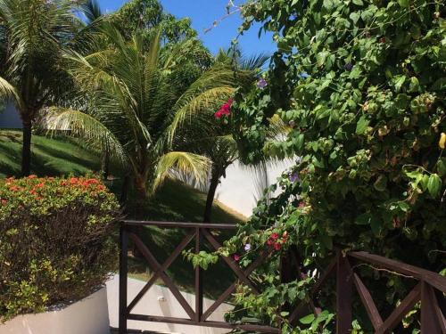 Jardin de l'établissement Condomínio Arituba Tropical