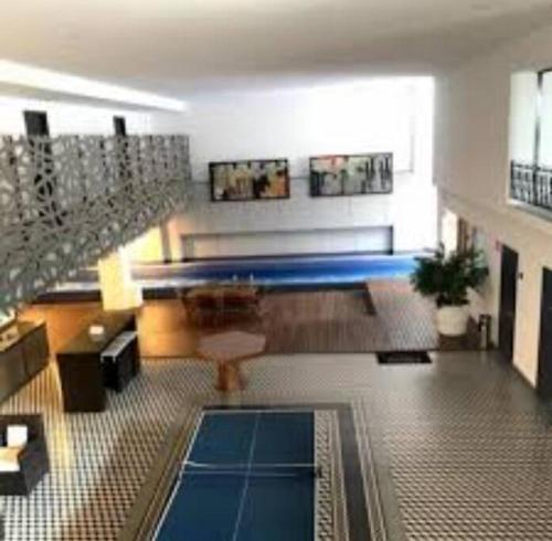 a large room with a swimming pool in a building at Nuevo! Loft hermoso con alberca. Wi-Fi Rapido. in Mexico City