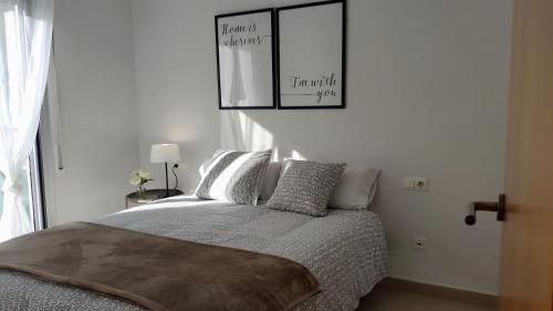 a bedroom with a bed and a mirror on the wall at Apartament Artau 2 in Girona