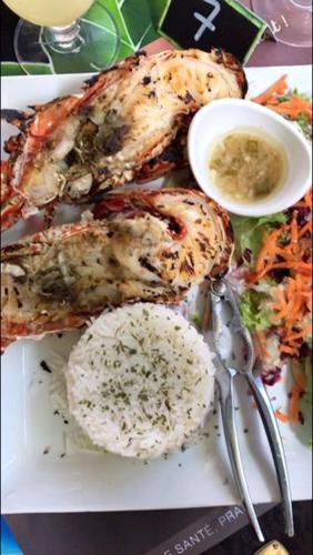 Makanan di atau berdekatan apartmen