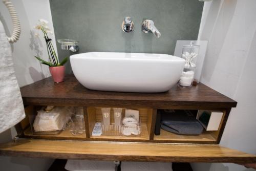 a white sink on a wooden table in a bathroom at Casa Maria Tereza in Cospicua