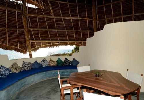 Ruang duduk di Unguja Lodge