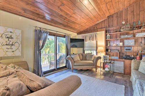 Gallery image of Cozy Lakefront Lapeer House with 2 Paddle Boats! in Lapeer