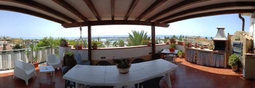 Un balcón o terraza en La Terrazza di Pollon