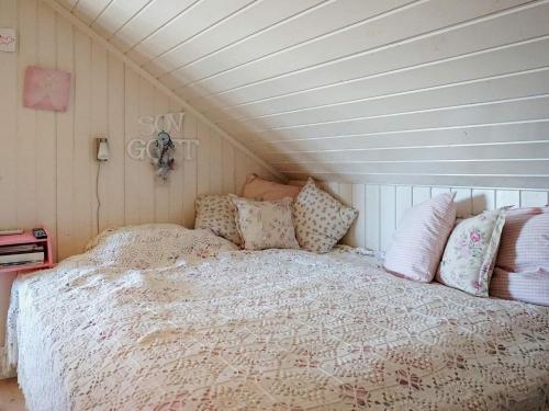 En eller flere senge i et værelse på 9 person holiday home in tånumshede-By Traum