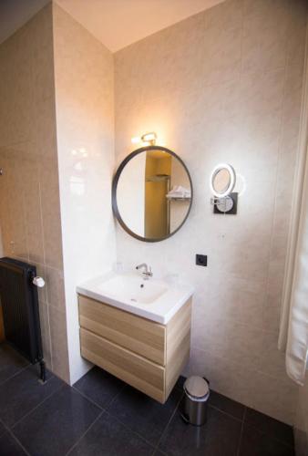 Hotel L'Escapadeにあるバスルーム