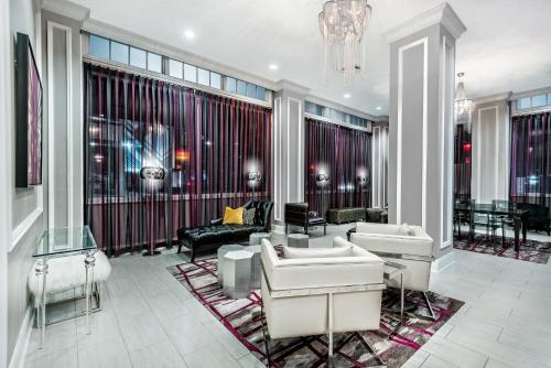 Hotel Indigo Dallas Downtown, an IHG Hotel Image