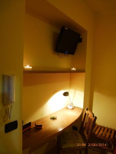 B&B Domus Traiani Beneventoにあるテレビまたはエンターテインメントセンター