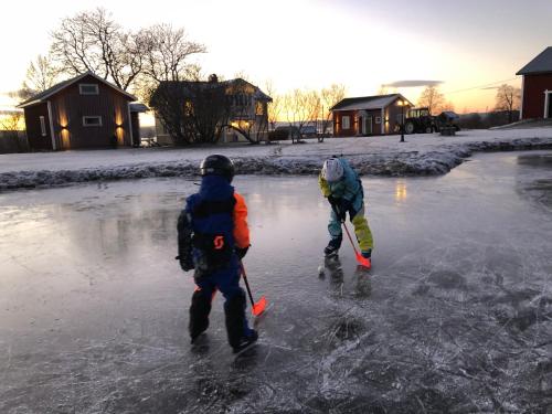 two people are ice skating on a pond at Villa Gasabäck in Söråker