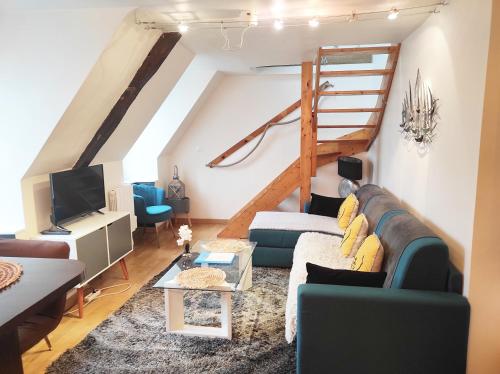 a living room with a couch and a ladder at Appartement Saint Malo vue sur mer et sur intra muros, Ferry, plage et commerces à 50 m in Saint Malo