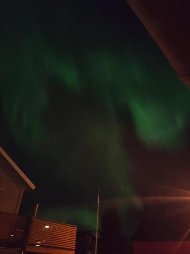 an image of the green northern lights in the sky at FeelHome One bedroom apartment Vidarsveg in Tromsø