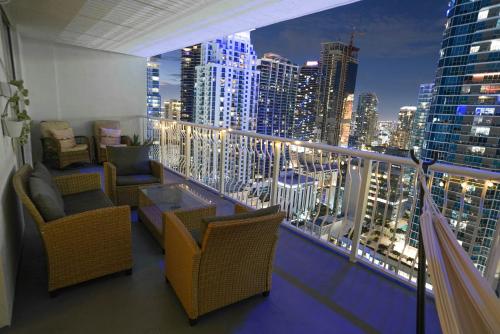 4 bed full condo in Miami with skyline & sea view photo 35