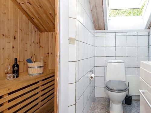 Ванна кімната в Holiday home Oksbøl LXXXIII