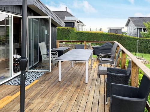 Uma varanda ou terraço em 6 person holiday home in Hejls