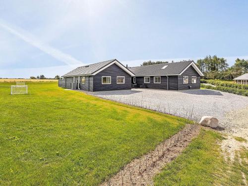 an image of a house with a large yard at Luxury Retreat for 18 - By Traum Ferienwohnungen in Spottrup