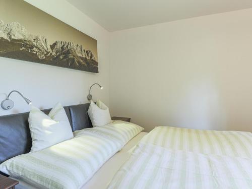 Una cama o camas en una habitación de Chalet Jöchl