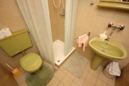 Kúpeľňa v ubytovaní Apartment Mavarstica 8439a