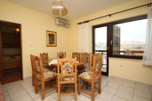 Apartments by the sea Okrug Gornji, Ciovo - 8663