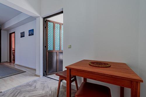 a dining room with a wooden table and a window at Apartment Orebic 646b in Orebić