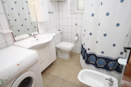 Koupelna v ubytování Apartments by the sea Tkon, Pasman - 341