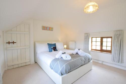 a bedroom with a bed with towels on it at Skelder, Parham in Parham