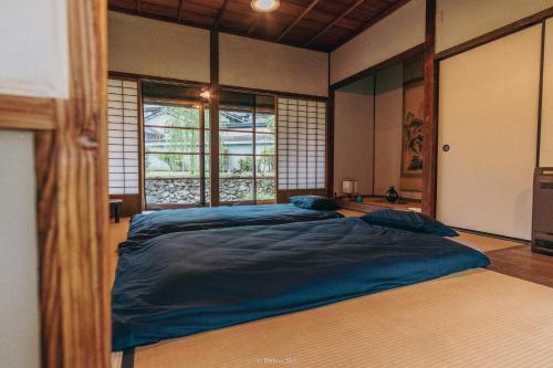 Japan's oldest remaining company housingにあるベッド
