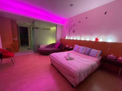 Katil atau katil-katil dalam bilik di Romantic Suite with Private Jacuzzi 176