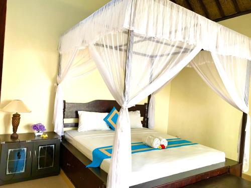 Katil atau katil-katil dalam bilik di Lakromo Amed Homestay