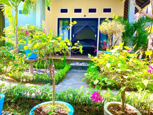 Taman di luar Lakromo Amed Homestay