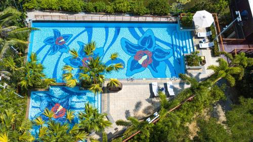 Бассейн в Holiday Inn & Suites Sanya Yalong Bay или поблизости