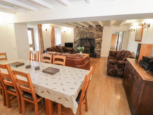 Bryn Dedwydd Farmhouse – Photos 5