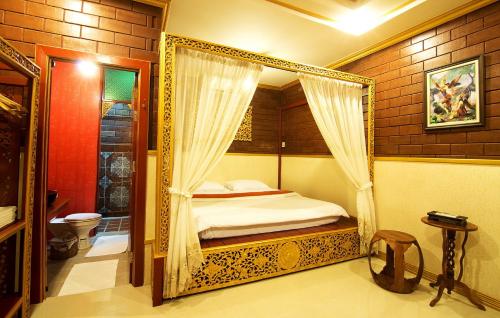 Postel nebo postele na pokoji v ubytování Irawadee Resort