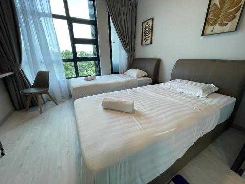 a hotel room with two beds and a window at SEAVIEW LUXURY CONDO HOMESTAY 2Bed 2bath Jesselton Quay by R2 Residence in Kota Kinabalu